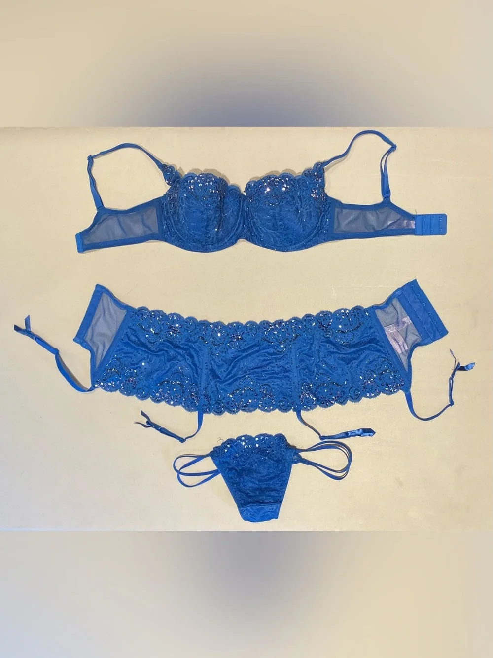 Victoria's Secret Very Sexy Lace Embellished Blue Lingerie Set, size 36D / L